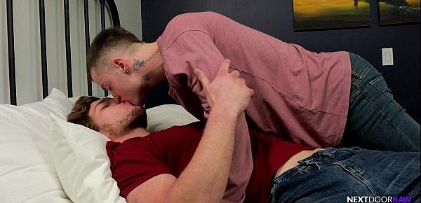  NextDoorRaw Str8 Jock Gets Over Breakup with BB Gay Sex !